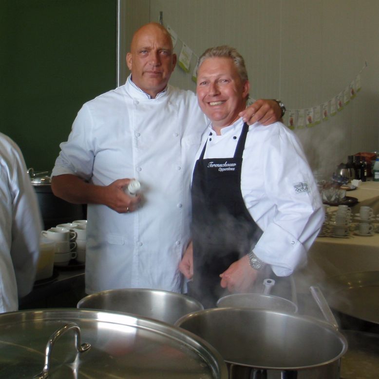 De Torenschouw regelt een warm en koud buffet voor feesten en vergaderingen;