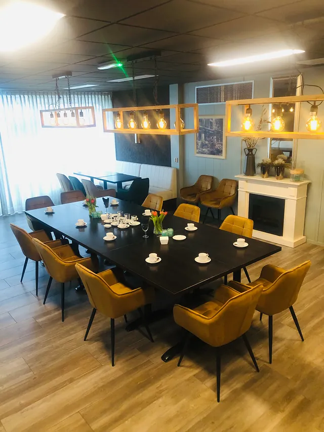 De Torenschouw regelt een warm en koud buffet voor feesten en vergaderingen;