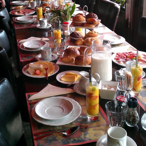 De Torenschouw regelt een warm en koud buffet voor feesten en vergaderingen;