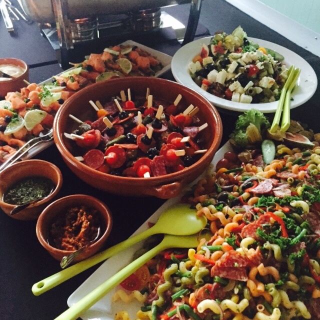 Een smakelijk koud en warm buffet verzorgt door de Torenschouw in Opperdoes
